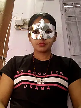 Snapshot of poojam93 chatting on September 27, 1:43 am poojam93 online show from September 27, 1:43 am