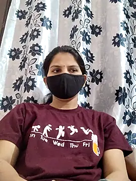 Snapshot of poojam93 chatting on April 7, 2:12 am poojam93 online show from April 7, 2:12 am