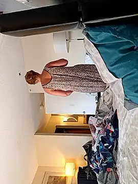 sarahkat86 online show from December 20, 1:51 pm