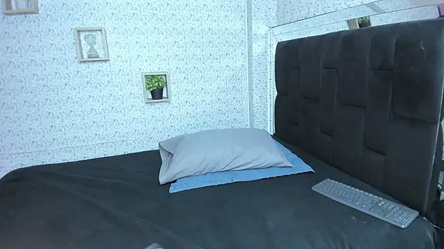 lisa logan online show from February 13, 4:41 am