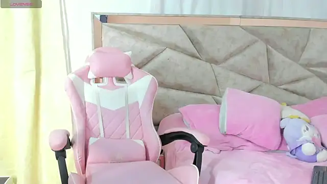 Snapshot of kendal_hot01 chatting on October 17, 2:30 pm kendal hot01 online show from October 17, 2:30 pm