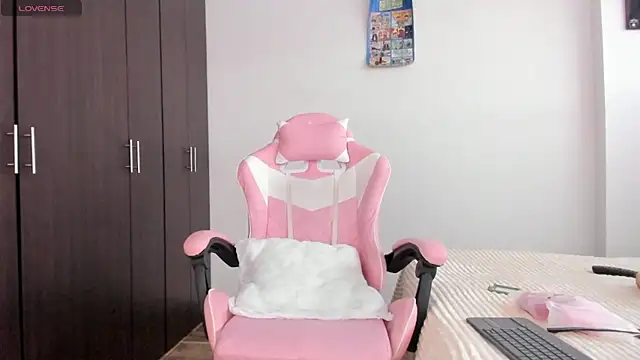 kendal hot01 online show from February 16, 6:04 pm