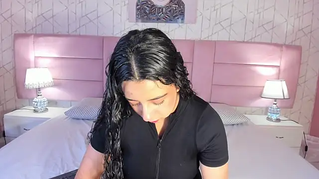 BellaSwwan online show from December 17, 1:17 pm