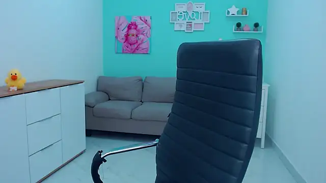 LilFleurish online show from December 14, 5:35 am