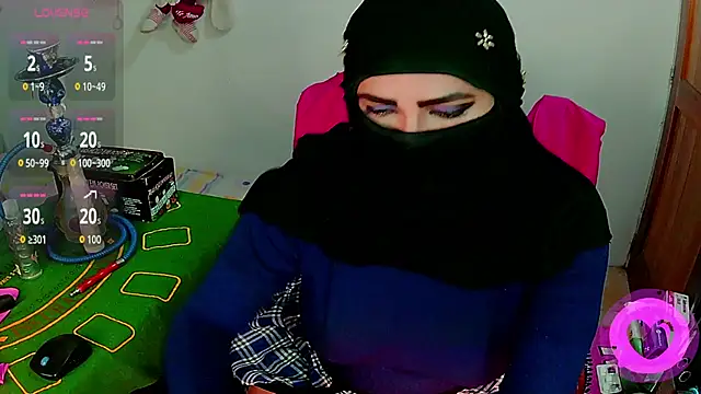 Snapshot of SultanaLayla chatting on April 24, 8:11 pm SultanaLayla online show from April 24, 8:11 pm
