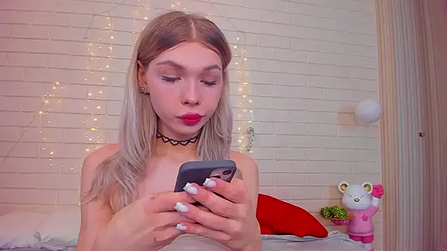 Blondy Fina online show from February 3, 4:32 am