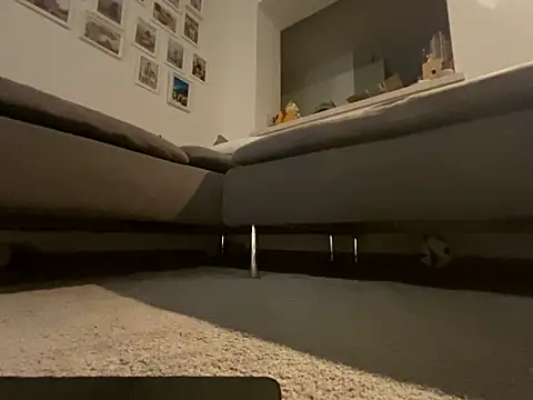 Snapshot of Honeymoon1985 chatting on April 2, 6:49 pm Honeymoon1985 online show from April 2, 6:49 pm