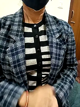 Snapshot of soni_yhakur chatting on December 20, 10:00 am soni yhakur online show from December 20, 10:00 am