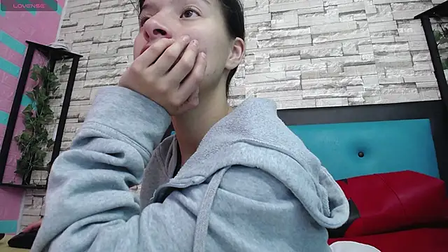 Snapshot of maily_can chatting on September 10, 1:11 pm maily can online show from September 10, 1:11 pm