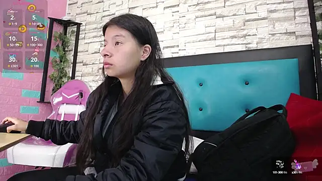 Snapshot of maily_can chatting on October 20, 1:00 pm maily can online show from October 20, 1:00 pm