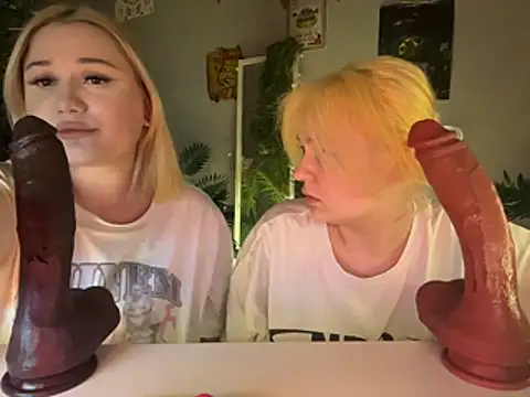 MoonIvy  online show from February 20, 5:35 pm