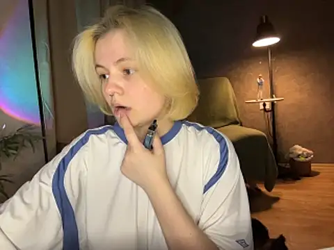 MoonIvy  online show from June 28, 7:31 pm