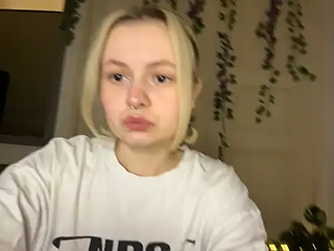 MoonIvy  online show from July 10, 7:27 pm