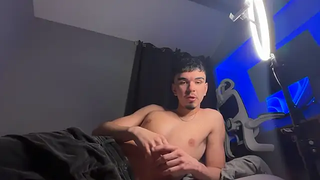 Snapshot of raph_pk69 chatting on February 22, 2:26 pm raph pk69 online show from February 22, 2:26 pm