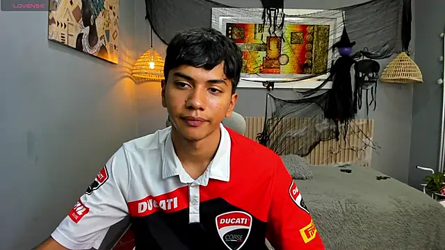 Snapshot of markbowie chatting on October 30, 1:45 pm markbowie online show from October 30, 1:45 pm