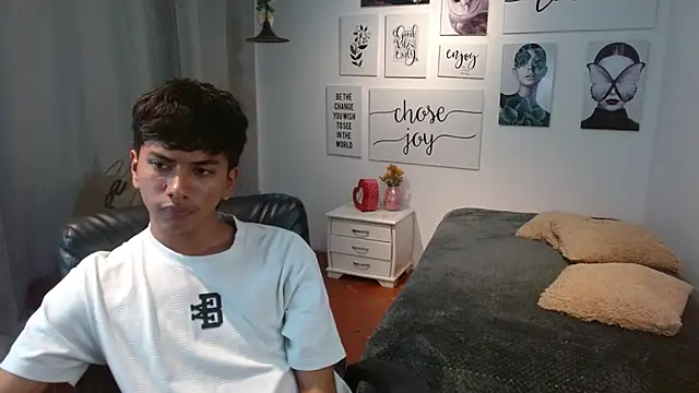 Snapshot of markbowie chatting on November 28, 6:43 pm markbowie online show from November 28, 6:43 pm