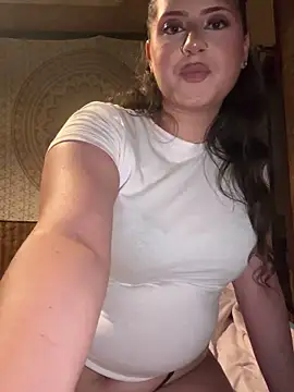 laylabliss online show from April 16, 10:45 pm