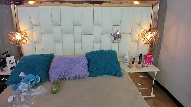 Foxxy Doll online show from April 10, 2:55 pm