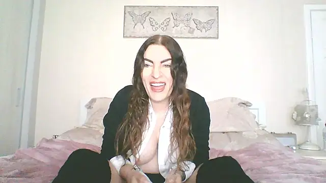 Snapshot of EllaKent chatting on January 17, 10:09 am EllaKent online show from January 17, 10:09 am