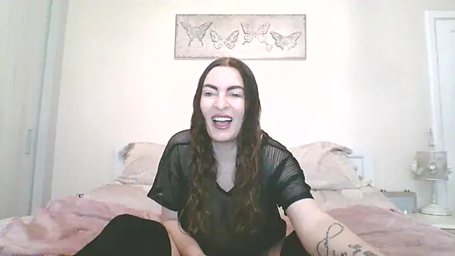 Snapshot of EllaKent chatting on January 18, 10:08 am EllaKent online show from January 18, 10:08 am