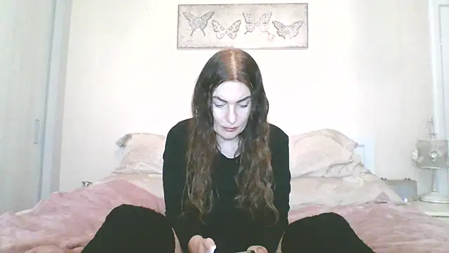 Snapshot of EllaKent chatting on February 2, 3:33 pm EllaKent online show from February 2, 3:33 pm