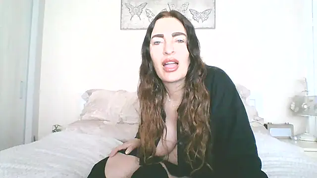 EllaKent online show from April 13, 9:15 am