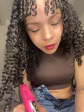 Yasmin777  online show from April 18, 12:14 am