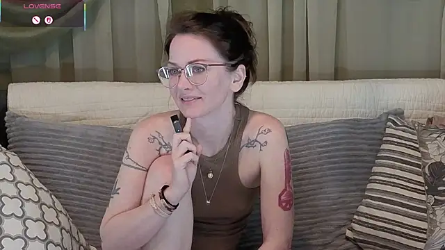 Snapshot of kohlbird chatting on February 12, 4:07 am kohlbird online show from February 12, 4:07 am