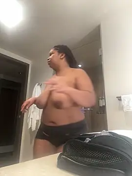 Thiccmamaa online show from March 1, 7:05 pm