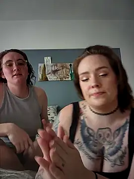 AndHerXO online show from March 26, 1:06 pm