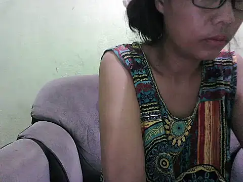 Snapshot of HotLadyPinay32 chatting on April 20, 9:38 pm HotLadyPinay32 online show from April 20, 9:38 pm