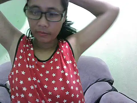 Snapshot of HotLadyPinay32 chatting on May 1, 10:20 am HotLadyPinay32 online show from May 1, 10:20 am
