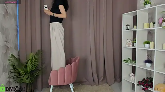 FlirtyAura online show from May 12, 11:40 am