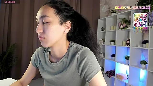 FlirtyAura online show from May 26, 3:35 am