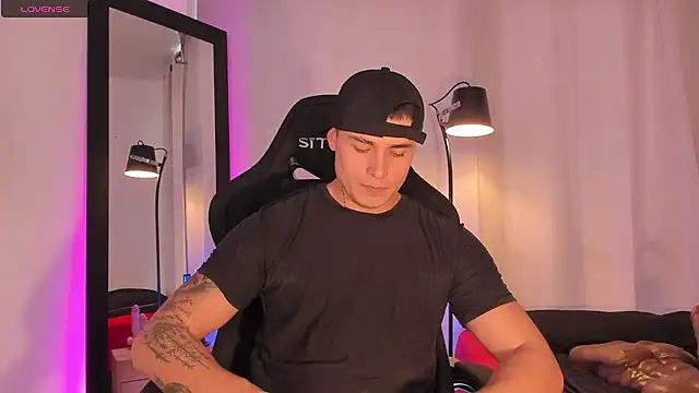connorsmiith online show from June 23, 2:37 pm
