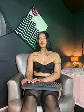 Snapshot of BellaFernandez__ chatting on September 21, 11:12 am BellaFernandez online show from September 21, 11:12 am
