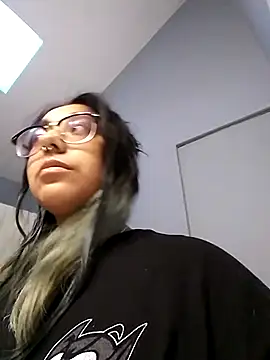 Snapshot of Lovelyrainn chatting on September 10, 12:21 am Lovelyrainn online show from September 10, 12:21 am