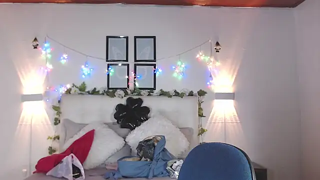 Megan 05  online show from April 14, 7:20 pm