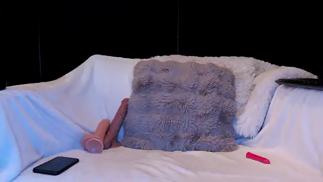 Zoe Fisher online show from October 28, 7:05 pm