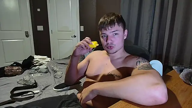 Snapshot of derekmontana2 chatting on September 11, 8:14 am derekmontana2 online show from September 11, 8:14 am