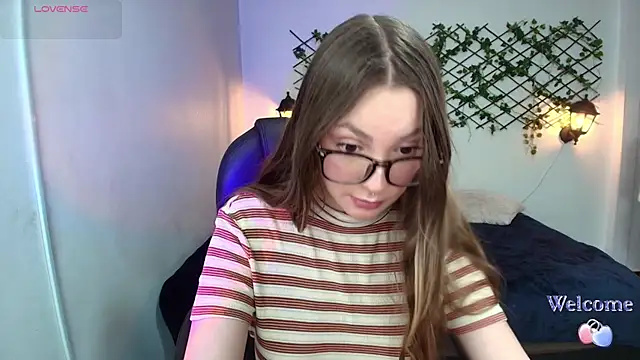 Snapshot of velvet__moon chatting on March 28, 1:27 am velvet moon online show from March 28, 1:27 am