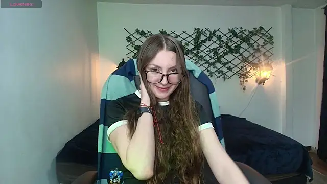 Snapshot of velvet__moon chatting on April 2, 12:52 am velvet moon online show from April 2, 12:52 am