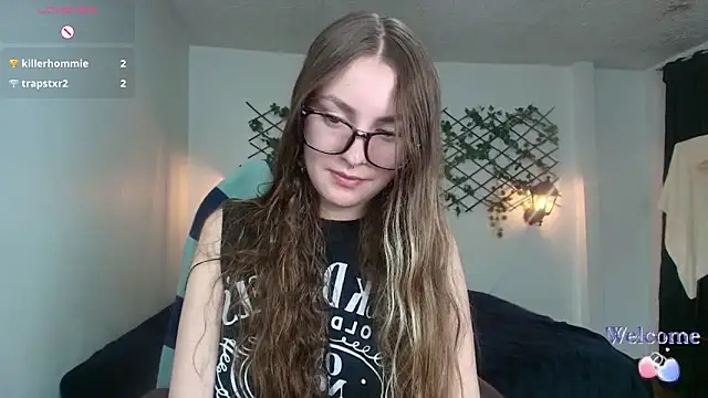 Snapshot of velvet__moon chatting on April 5, 12:08 am velvet moon online show from April 5, 12:08 am