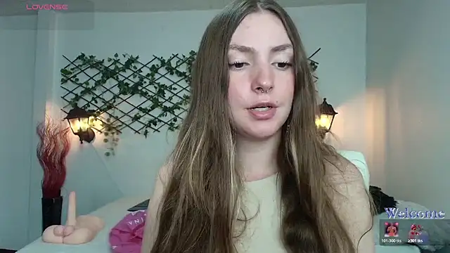 Snapshot of velvet__moon chatting on April 24, 2:03 am velvet moon online show from April 24, 2:03 am