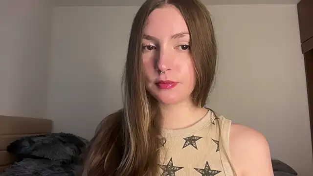 Snapshot of velvet__moon chatting on May 4, 9:44 pm velvet moon online show from May 4, 9:44 pm