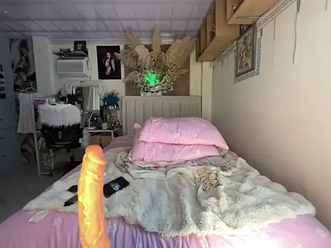 Snapshot of EvianaEvans chatting on March 1, 2:35 am EvianaEvans online show from March 1, 2:35 am