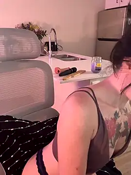 Snapshot of alwaysapril chatting on September 24, 3:21 am alwaysapril online show from September 24, 3:21 am