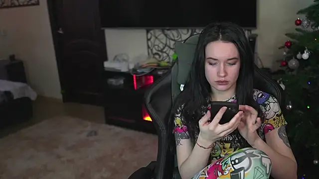 Snapshot of lis_silver chatting on January 8, 9:44 am lis silver online show from January 8, 9:44 am