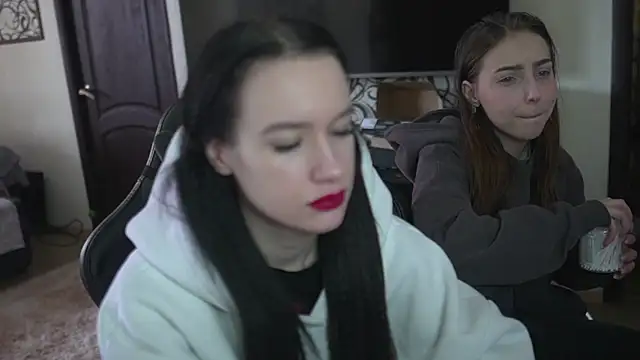 Snapshot of lis_silver chatting on February 6, 9:23 am lis silver online show from February 6, 9:23 am