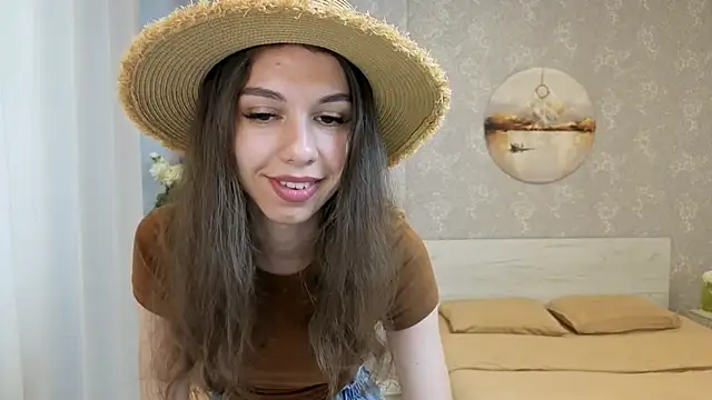 Snapshot of KellyShines chatting on July 7, 7:23 am KellyShines online show from July 7, 7:23 am